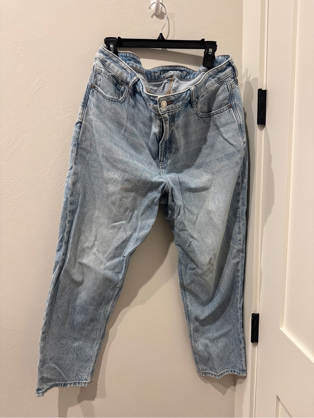 American Eagle Light Blue Women's High-Rise Mom Relaxed Jeans
